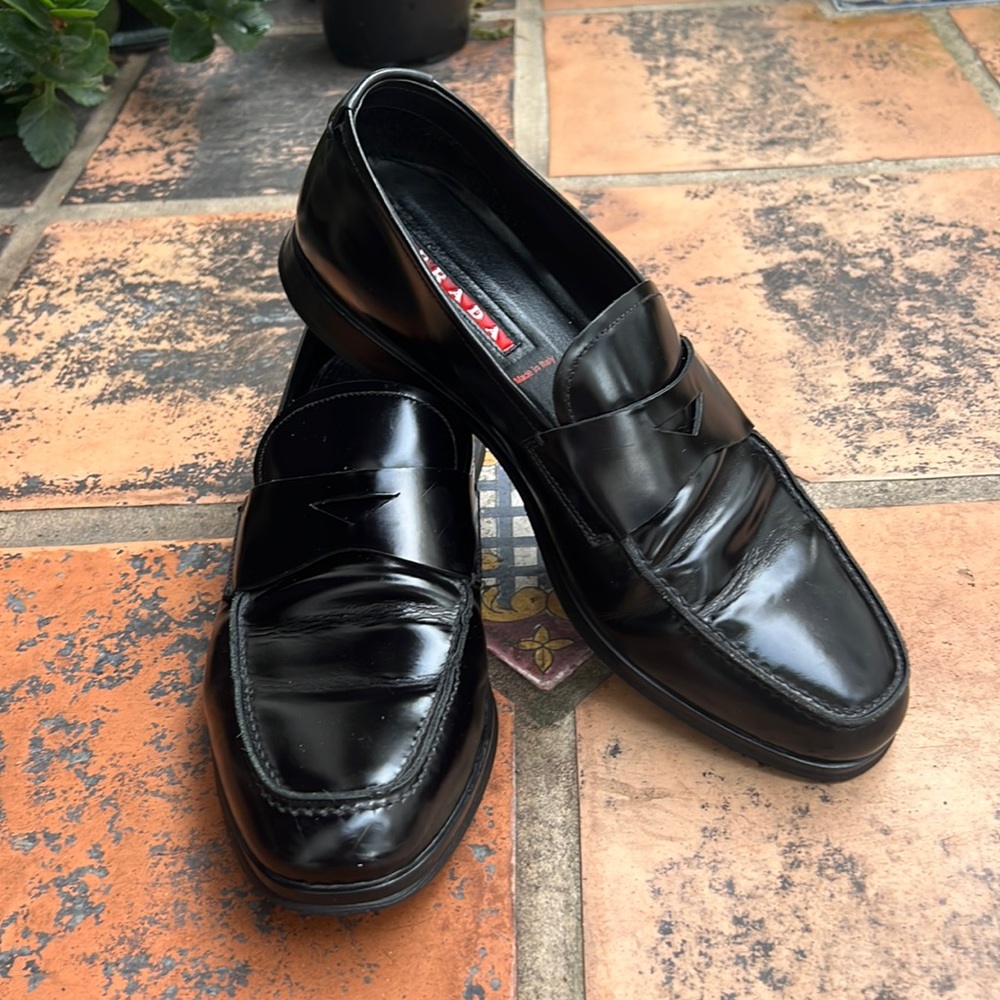 Prada Men’s Black Brushed leather loafers Men’s size 9 (fits like 9.5 4D)